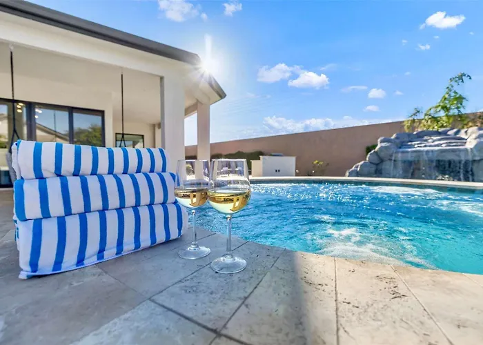 Holiday home Luxury Lounge - 5br Pool&spa Sauna Firepit *